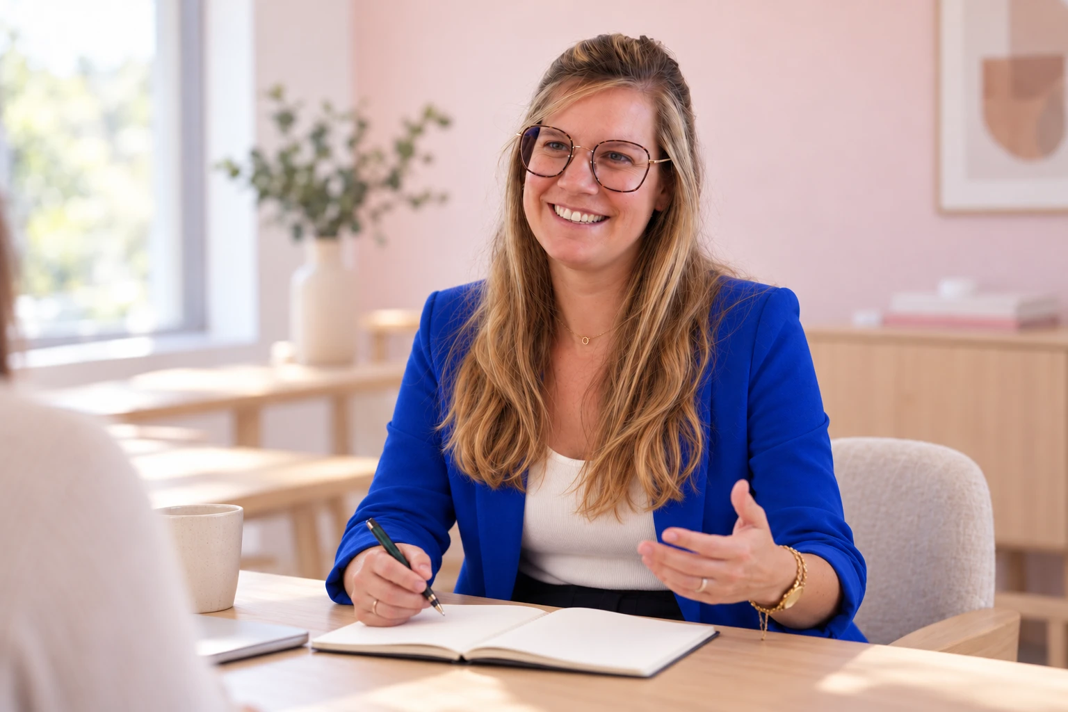 Valérie in gesprek met een klant